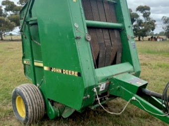 John Deere 435 Round Baler