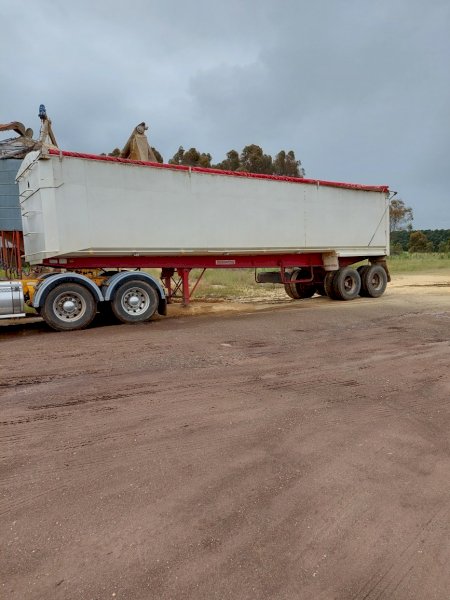 1998 Hamelex White 34' x 6' Stable Point Chassis Tipper