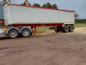 1998 Hamelex White 34' x 6' Stable Point Chassis Tipper