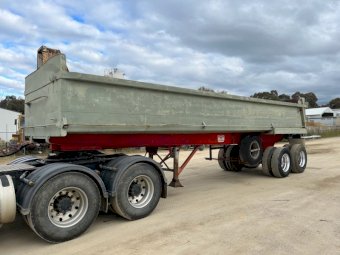 Under Auction - (A209) 1980 White Centurion Bogey Semi Tipper 