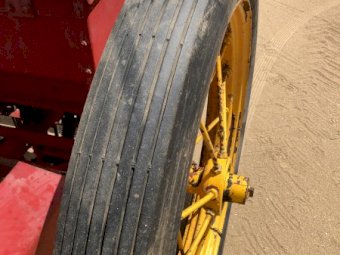 Massey Ferguson 55 Combine