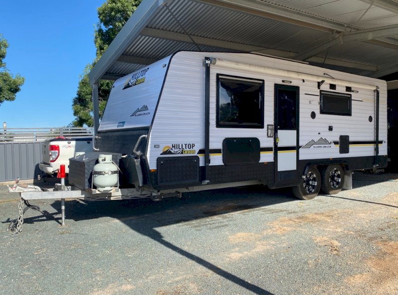 2015 Hilltop Saddleback Caravan