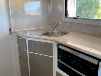 2015 Hilltop Saddleback Caravan