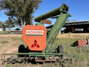 Richiger EA-180 Grain Bag Outloader