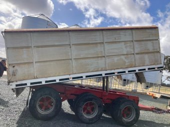 20' Tri Axle Tipping Trailer
