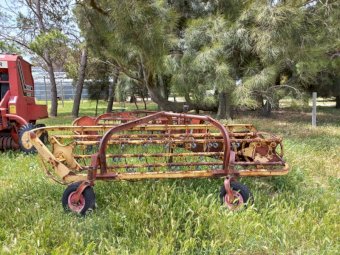 New Holland 57 Roller Bar Rake