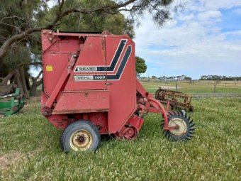 John Shearer/Gehl 1465 Round Baler