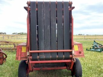 John Shearer/Gehl 1465 Round Baler