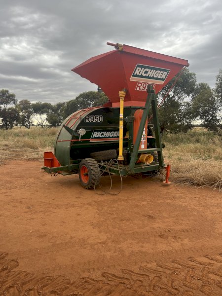 Richiger R950 Grainbag Loader