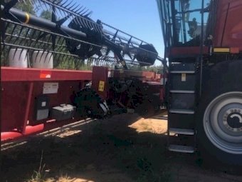 Case 7140 Header with 3152 Front