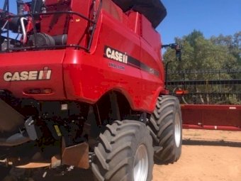 Case 7140 Header with 3152 Front