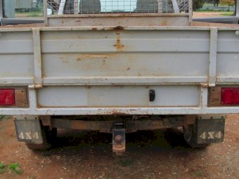 2001 Nissan Navara single cab Ute with Tipping Tray - ONO