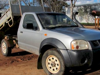 2001 Nissan Navara single cab Ute with Tipping Tray - ONO