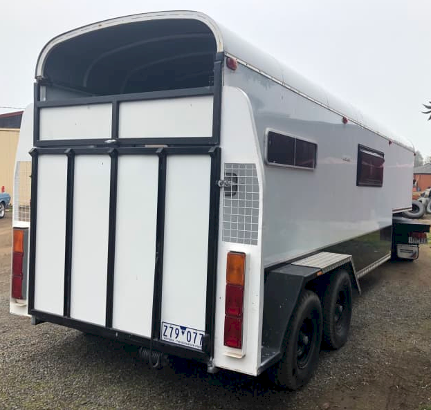 Gooseneck 5th Wheel Horse Float | Farm Tender