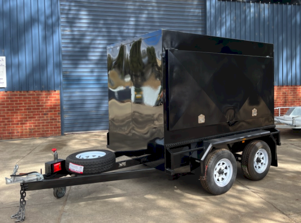 Major Enclosed Tandem Trailer