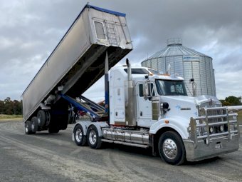 2016 Kenworth T409 SAR 6x4 Prime Mover with 2013 Lusty EMS 38' x 7' Alloy Tipper