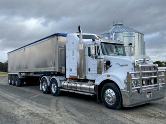 2016 Kenworth T409 SAR 6x4 Prime Mover with 2013 Lusty EMS 38' x 7' Alloy Tipper