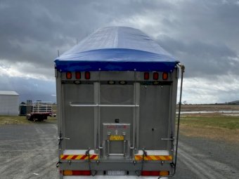 2016 Kenworth T409 SAR 6x4 Prime Mover with 2013 Lusty EMS 38' x 7' Alloy Tipper