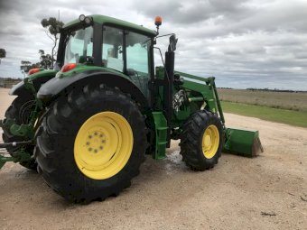 2015 John Deere 6150 M  with FEL