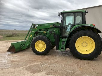 2015 John Deere 6150 M  with FEL