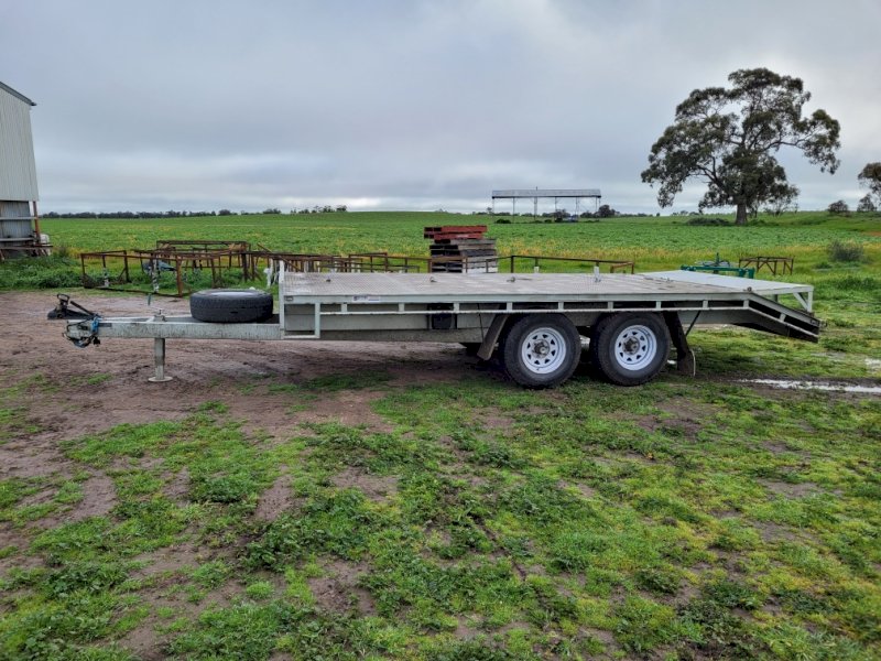 5.6 Metre Flat Top Trailer With Ramps