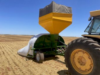 2016 Gadsden Engineering Grain Bag Inloader