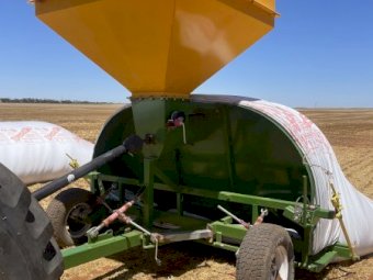 2016 Gadsden Engineering Grain Bag Inloader