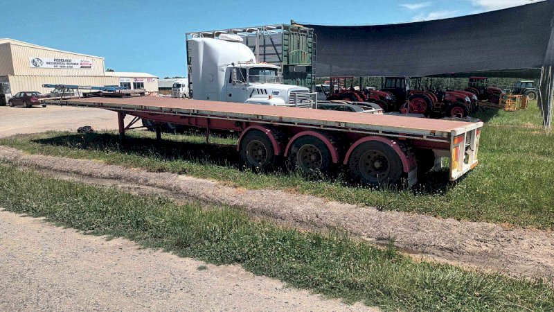 1995 Krueger 45ft Flat Top Trailer