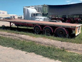 1995 Krueger 45ft Flat Top Trailer