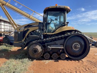 2010 Challenger MT765C Track Machine