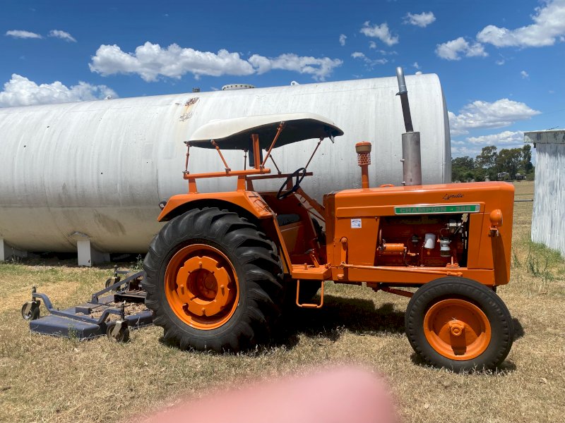 Chamberlain 306 Tractor (Old Collectible)