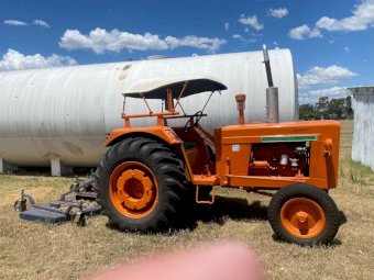 Chamberlain 306 Tractor (Old Collectible)