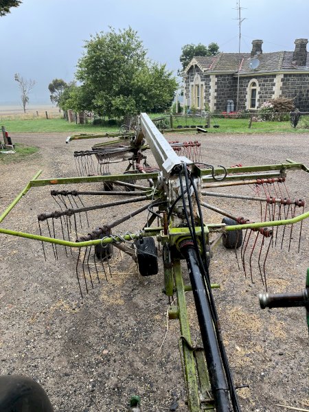 2010 Class Liner 650 Twin Hay Rake