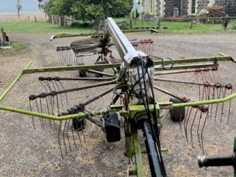 2010 Class Liner 650 Twin Hay Rake