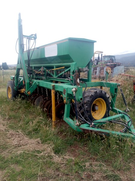 Rock-Hoppa HD 36 Run Seed Drill