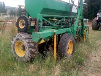 Rock-Hoppa HD 36 Run Seed Drill
