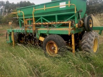 Rock-Hoppa HD 36 Run Seed Drill