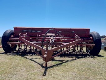 Massey Ferguson 56. 24 Run Combine