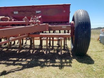 Massey Ferguson 56. 24 Run Combine