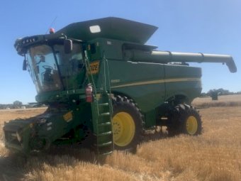 2017  John Deere S 680 Header with  D 640 front  and Pickup head