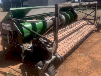 2017  John Deere S 680 Header with  D 640 front  and Pickup head