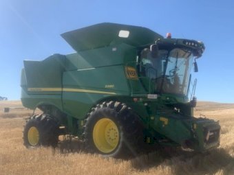 2017  John Deere S 680 Header with  D 640 front  and Pickup head