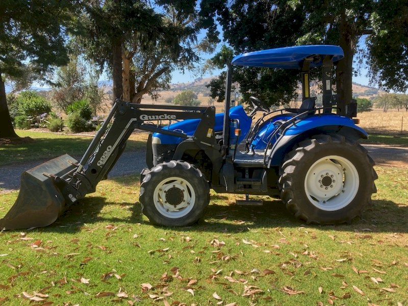 2004 New Holland TD65D Tractor with Quicke Loader