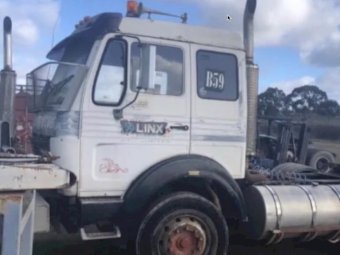 1982 Mercedes Benz 2233 s/30 6x4 prime mover