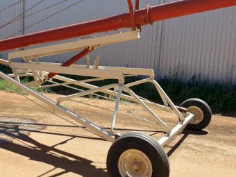 Farm King 10-70 Swing Away Auger