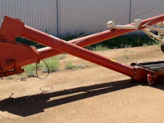 Farm King 10-70 Swing Away Auger