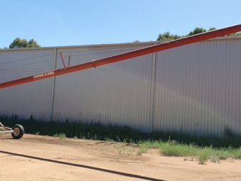 Farm King 10-70 Swing Away Auger