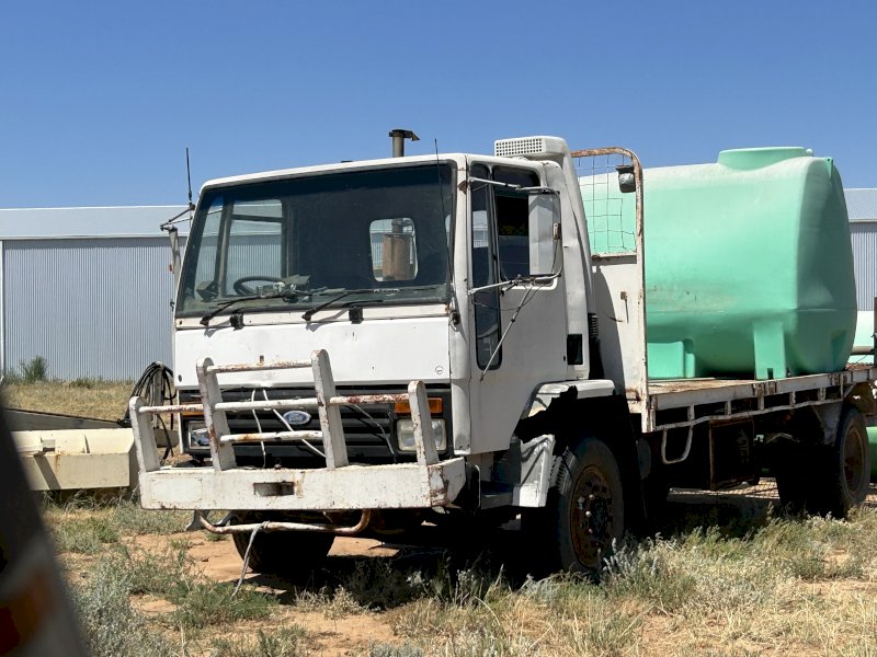 Ford Cargo 1313 Tray truck