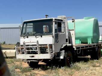 Ford Cargo 1313 Tray truck