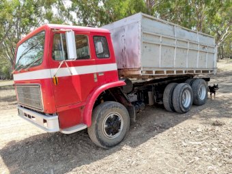 1980 International 1950C Tipper Truck